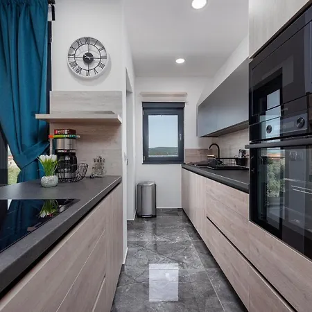 Blue Sky Zadarvillas Вилла *