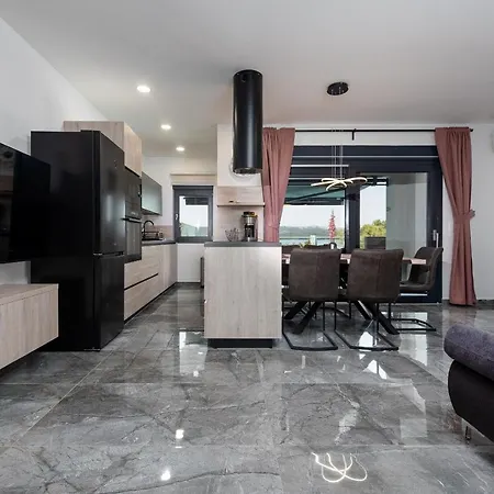 Blue Sky Zadarvillas Турань
