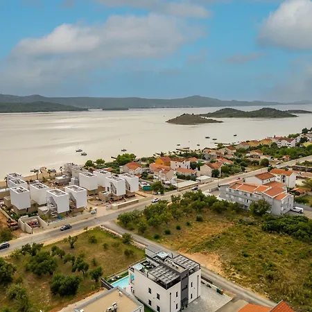 Blue Sky Zadarvillas 图兰杰