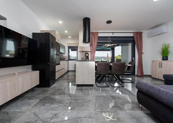 Blue Sky Zadarvillas Турань