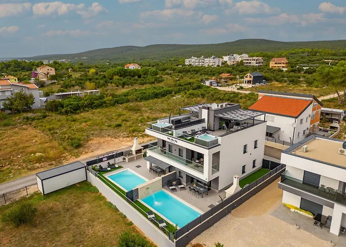 Blue Sky Zadarvillas 图兰杰