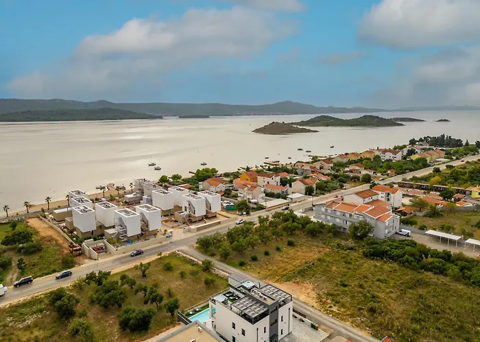 Blue Sky Zadarvillas 图兰杰