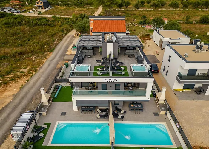 Blue Sky Zadarvillas 别墅 图兰杰